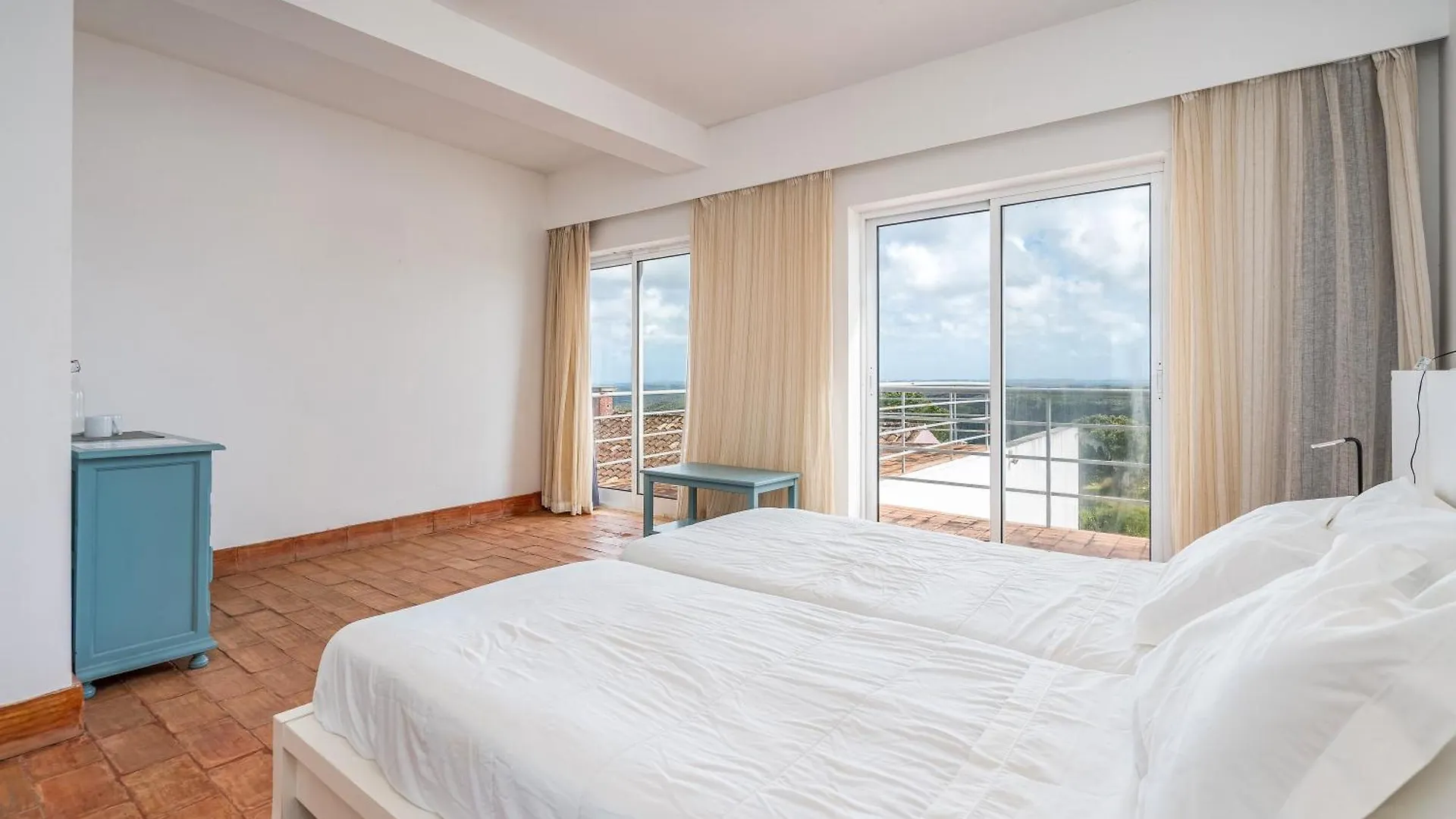 Alto Da Lua Bed & Breakfast Bordeira  Portugal