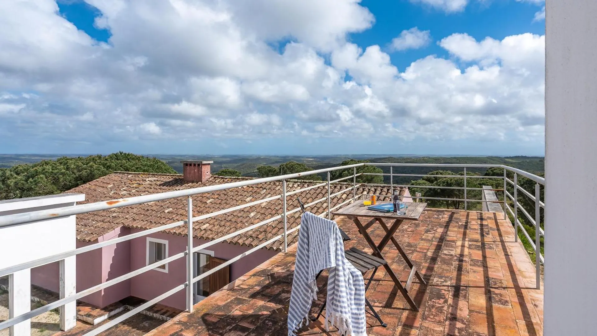 Alto Da Lua Bed & Breakfast Bordeira