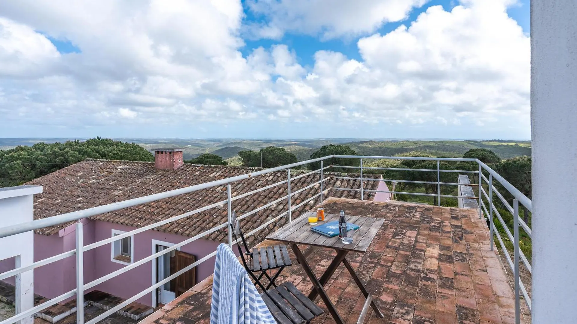 Alto Da Lua Bed and Breakfast Bordeira  Bed & Breakfast Bordeira (Bordeira)